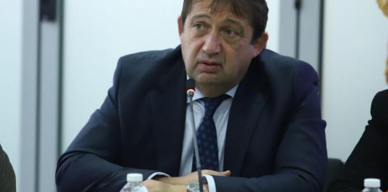 Министър Шишков отвърна на ПП-ДБ за АМ "Струма"